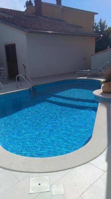 Holiday Pool House Pula Luaran gambar